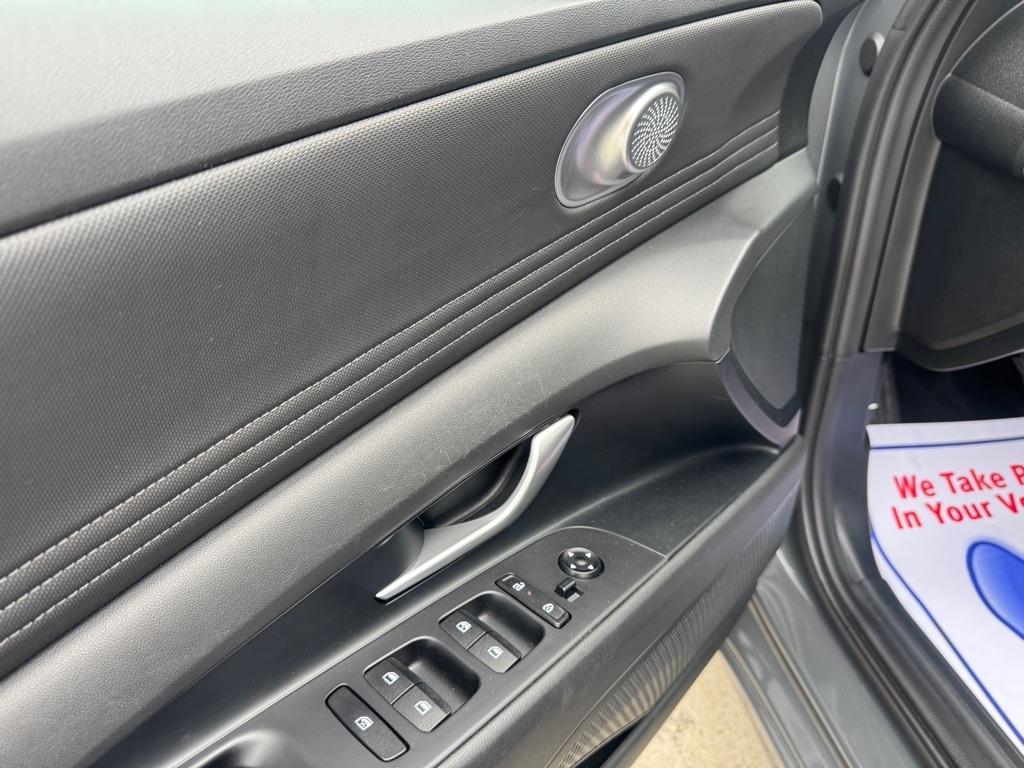 Hyundai Elantra SEL Convenience 2025