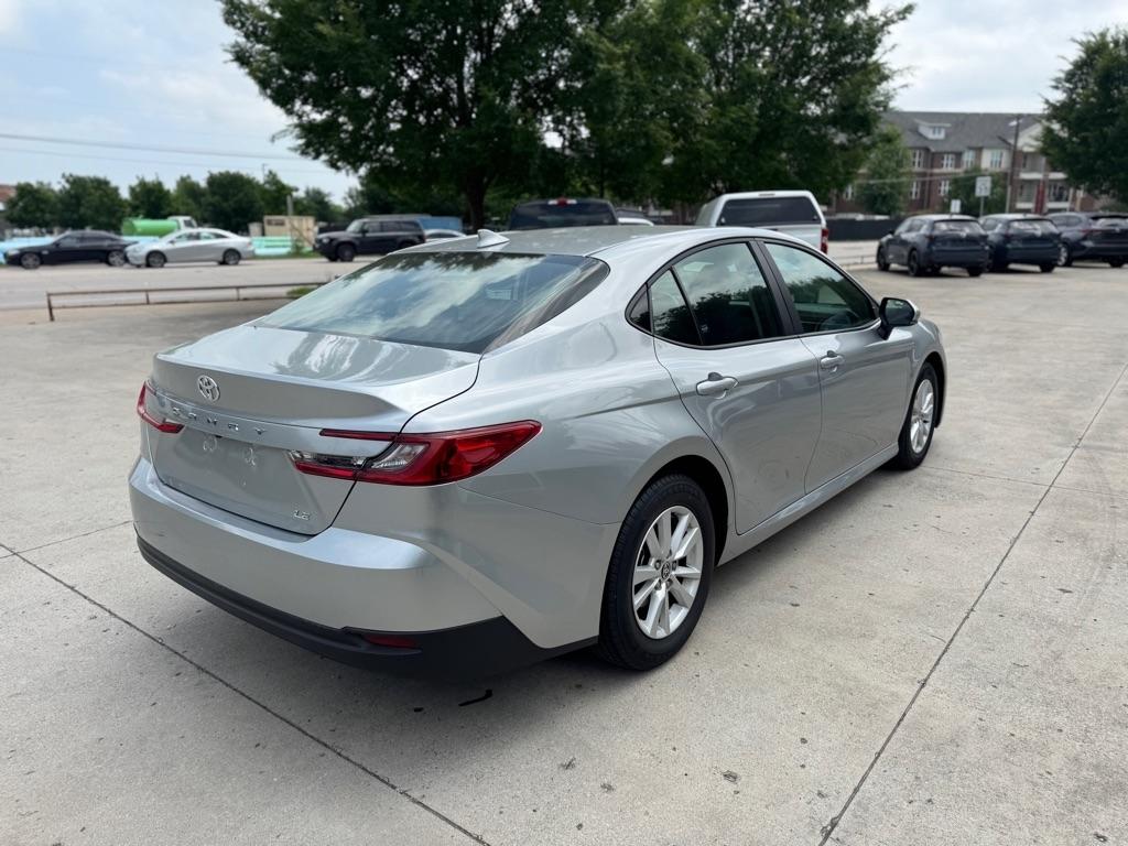 Toyota Camry Hybrid XLE 2025