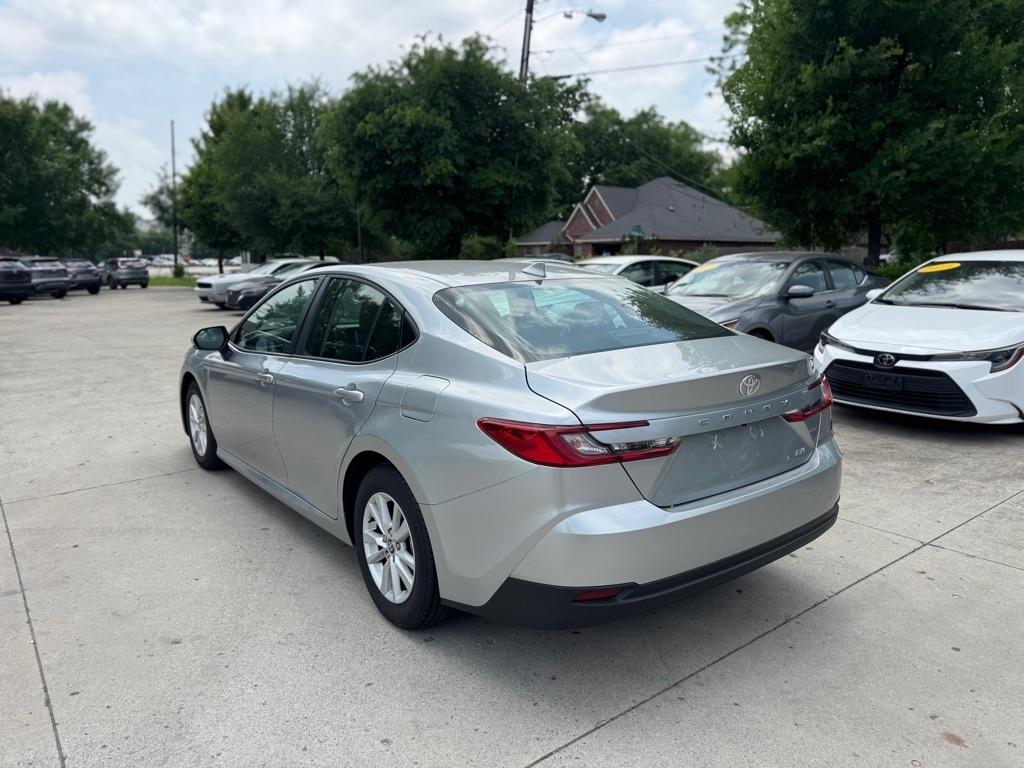 Toyota Camry Hybrid XLE 2025