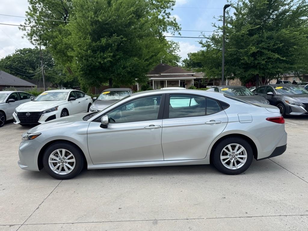 Toyota Camry Hybrid XLE 2025