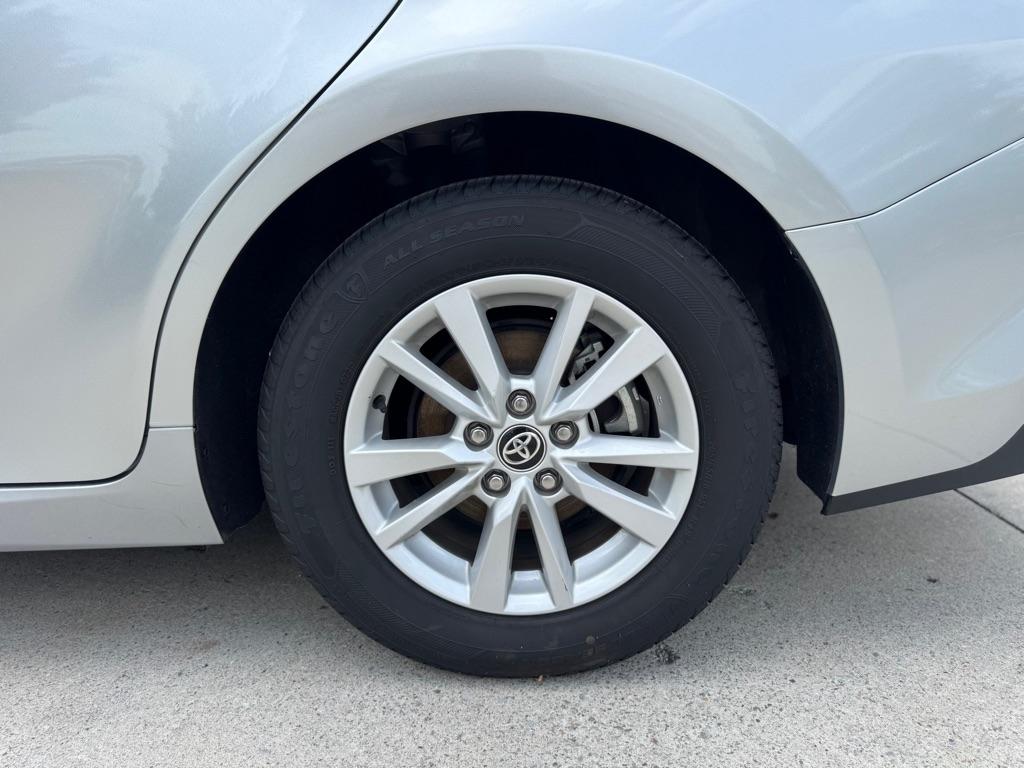 Toyota Camry Hybrid XLE 2025