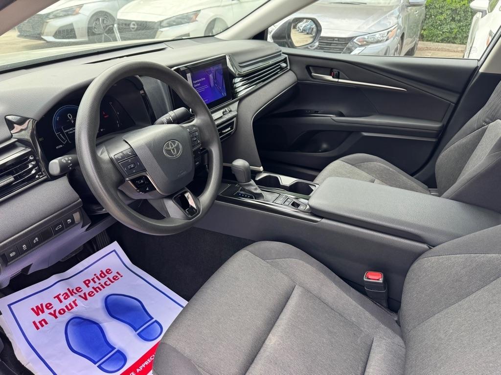 Toyota Camry Hybrid XLE 2025