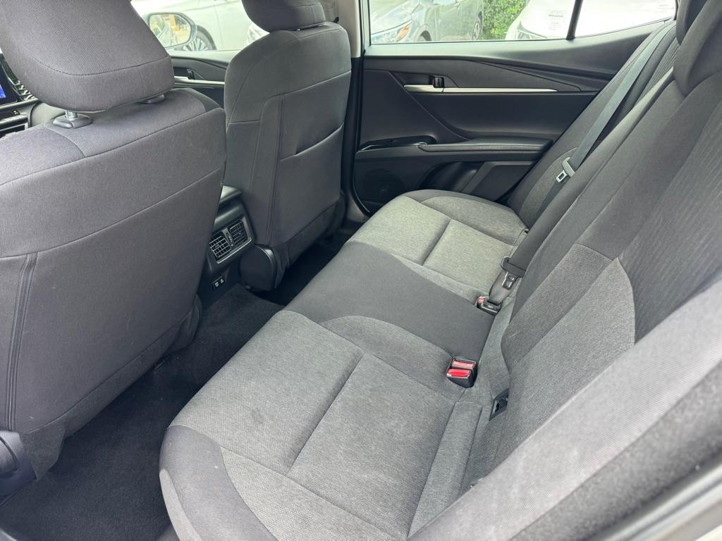 Toyota Camry Hybrid XLE 2025