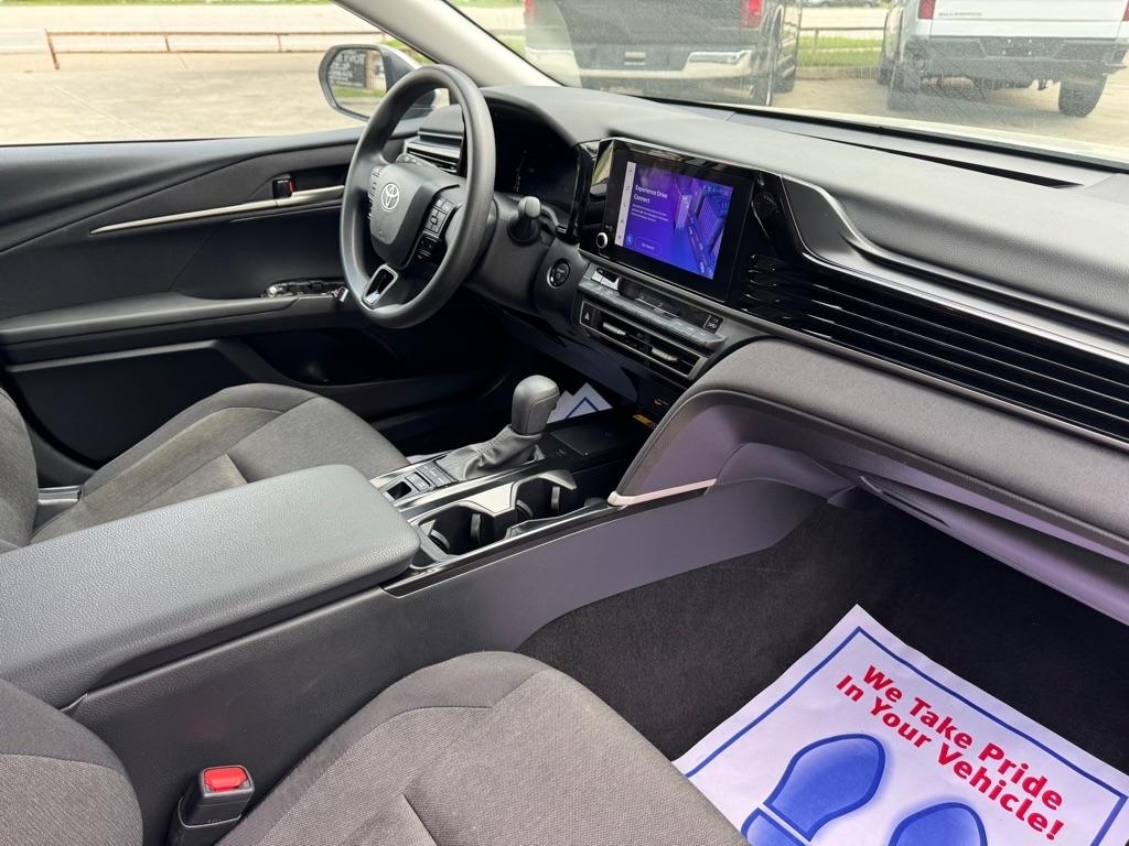 Toyota Camry Hybrid XLE 2025