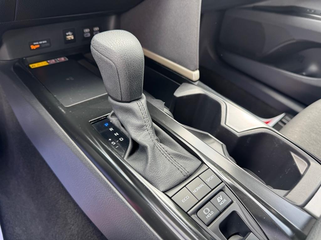 Toyota Camry Hybrid XLE 2025