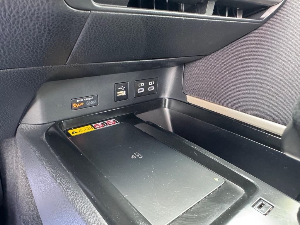 Toyota Camry Hybrid XLE 2025