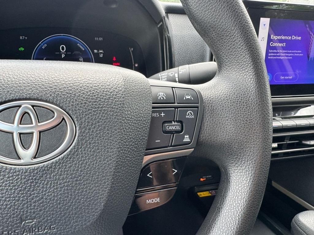 Toyota Camry Hybrid XLE 2025