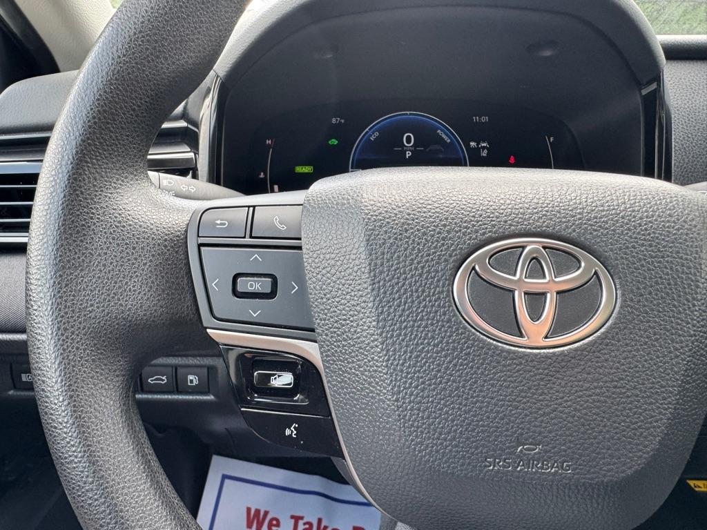 Toyota Camry Hybrid XLE 2025
