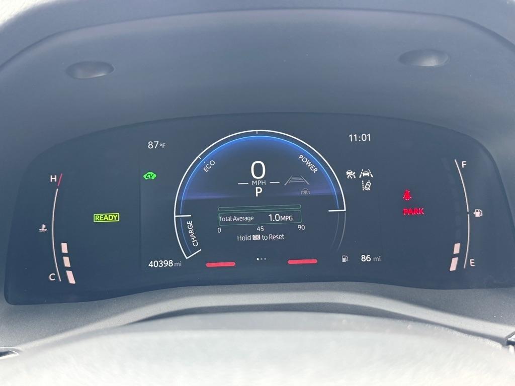 Toyota Camry Hybrid XLE 2025