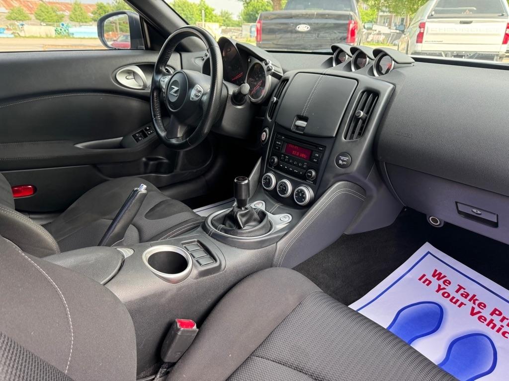 Nissan Z 370Z Coupe 7AT 2016