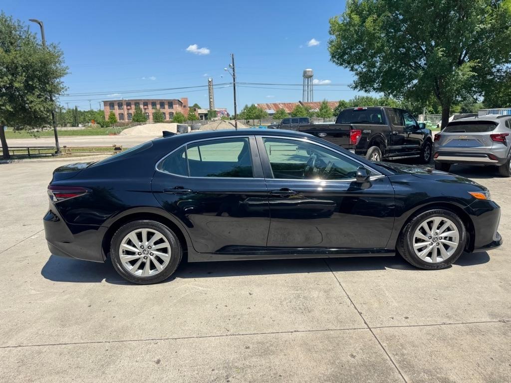Toyota Camry SE 2023