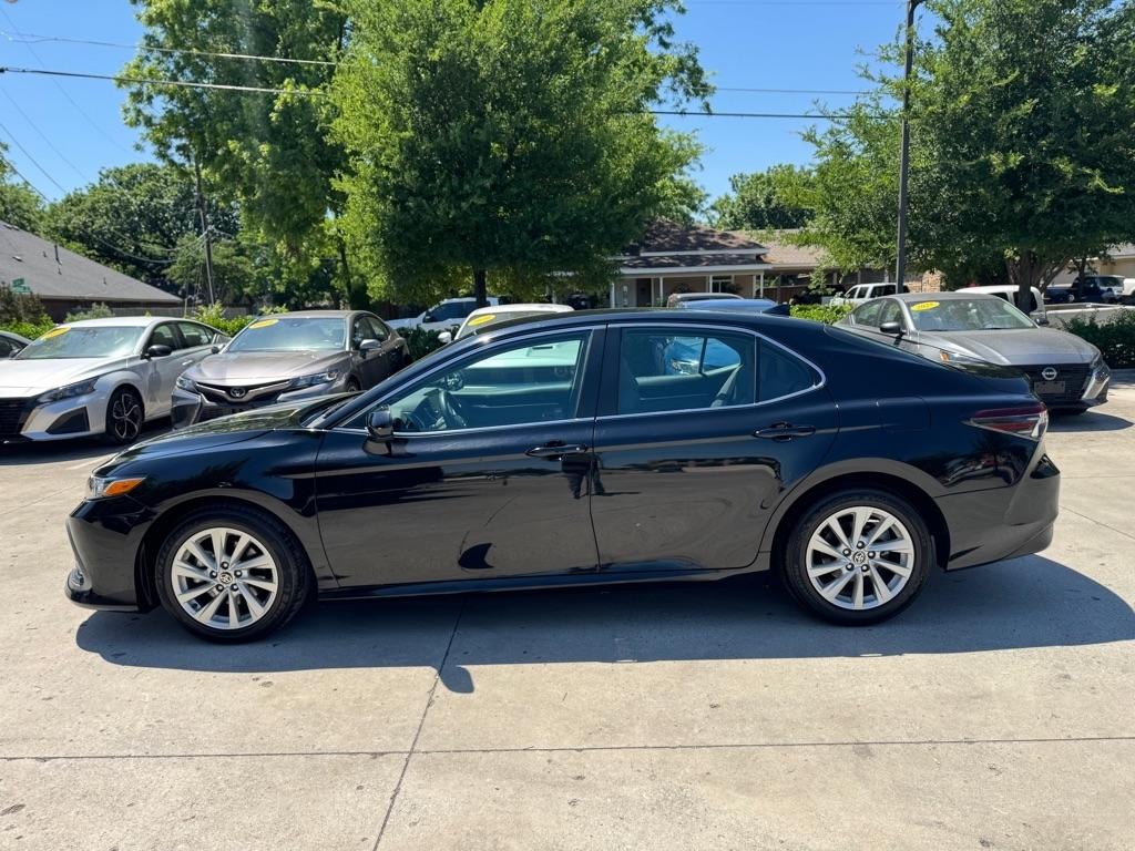 Toyota Camry SE 2023