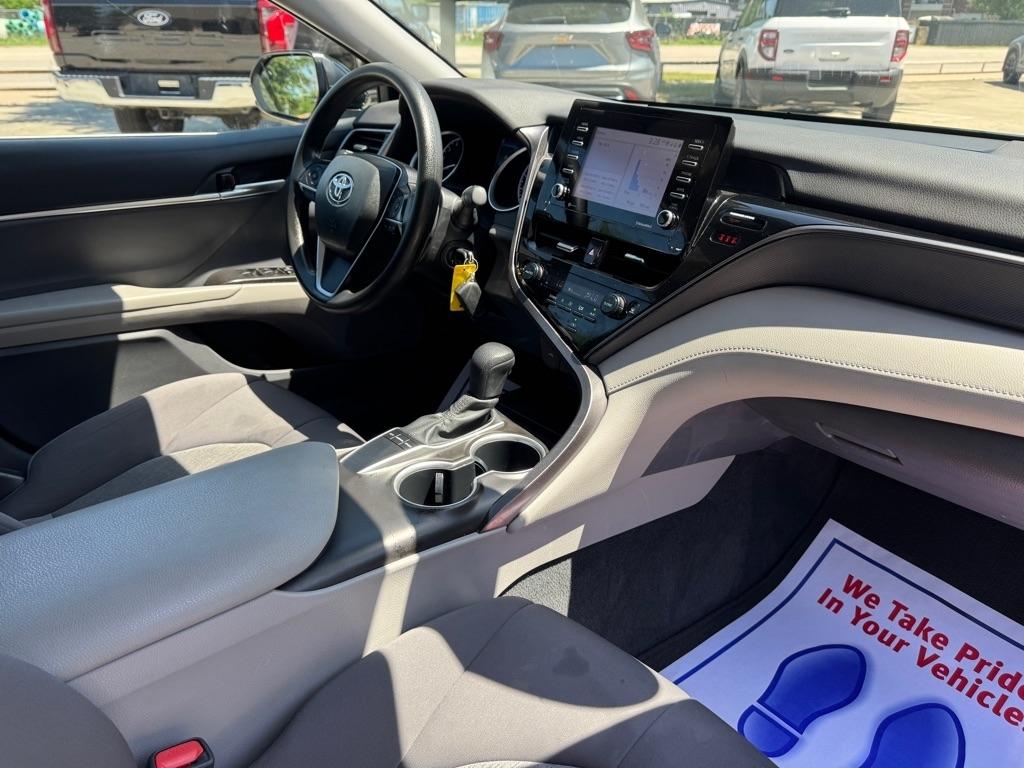 Toyota Camry SE 2023