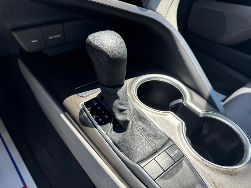 Toyota Camry SE 2023