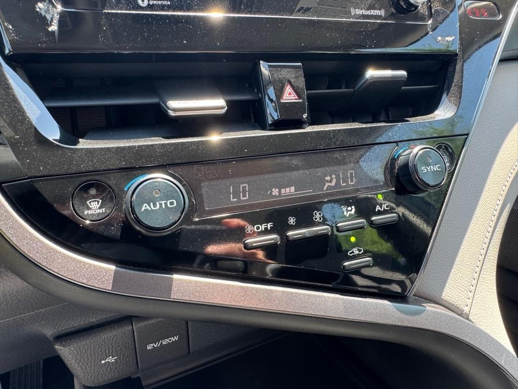Toyota Camry SE 2023