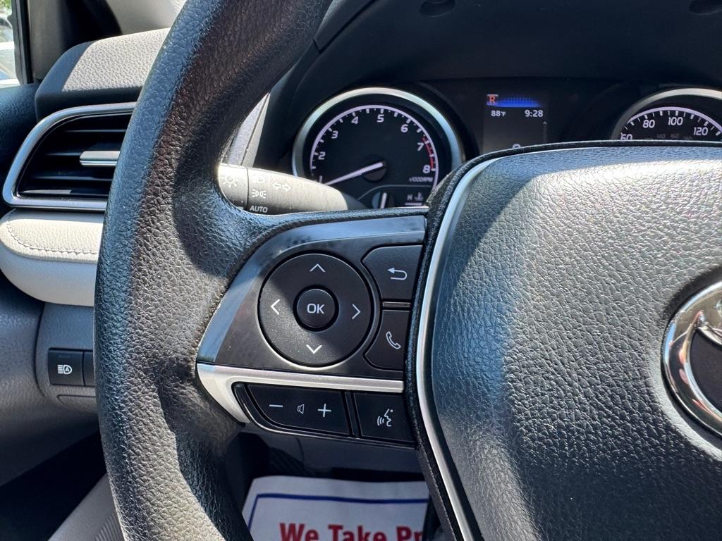 Toyota Camry SE 2023