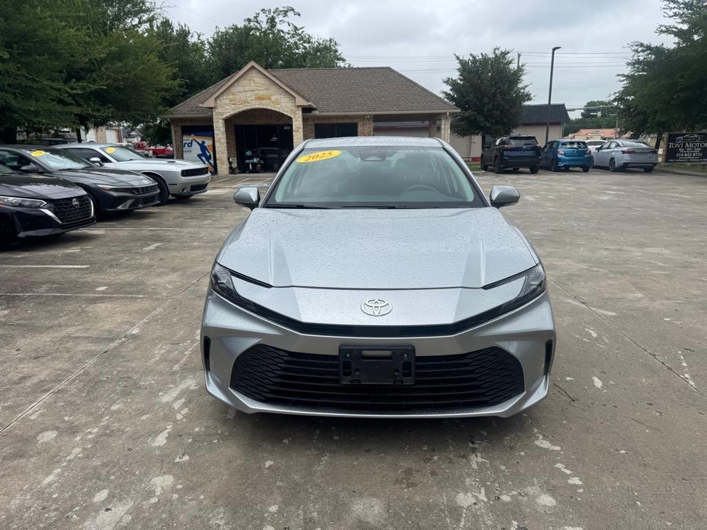 Toyota Camry Hybrid XLE 2025