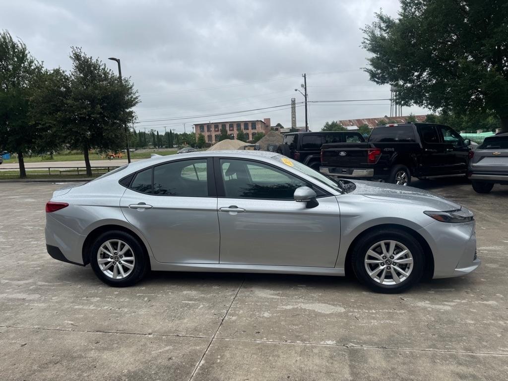 Toyota Camry Hybrid XLE 2025