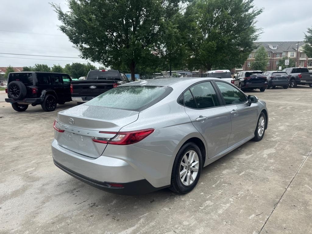 Toyota Camry Hybrid XLE 2025
