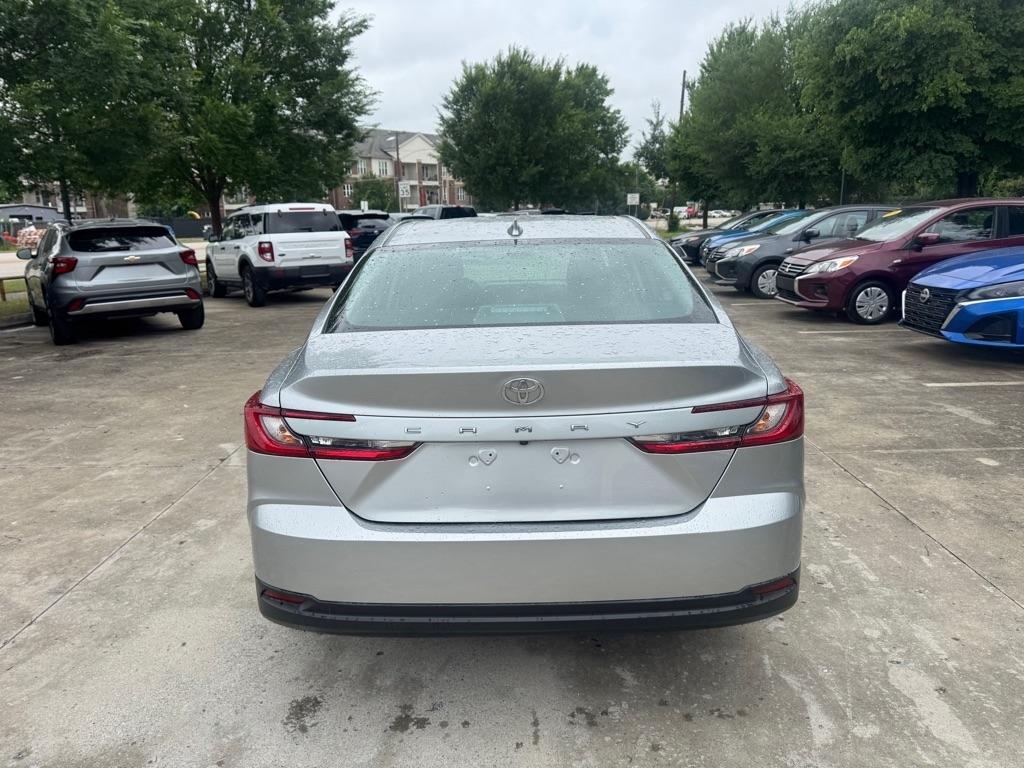 Toyota Camry Hybrid XLE 2025