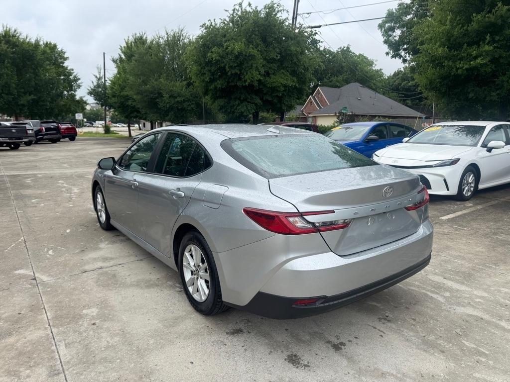 Toyota Camry Hybrid XLE 2025