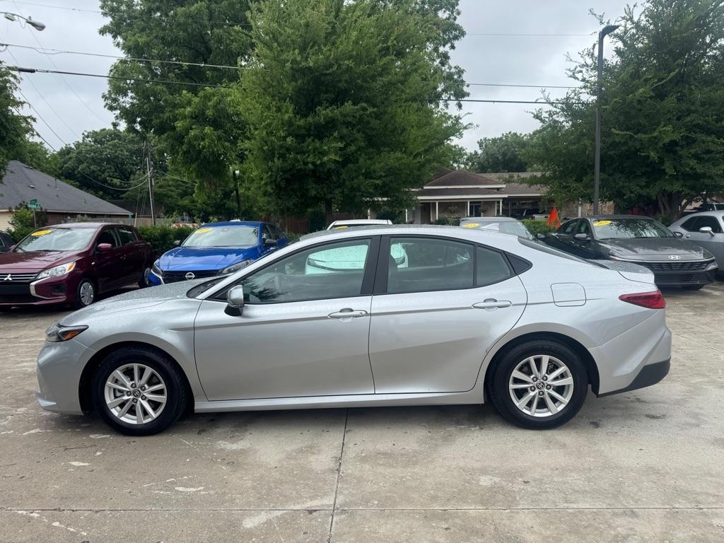 Toyota Camry Hybrid XLE 2025