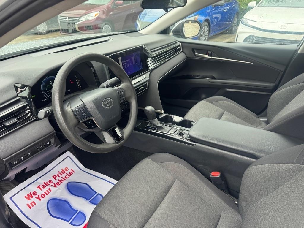 Toyota Camry Hybrid XLE 2025