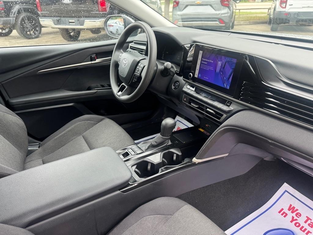 Toyota Camry Hybrid XLE 2025
