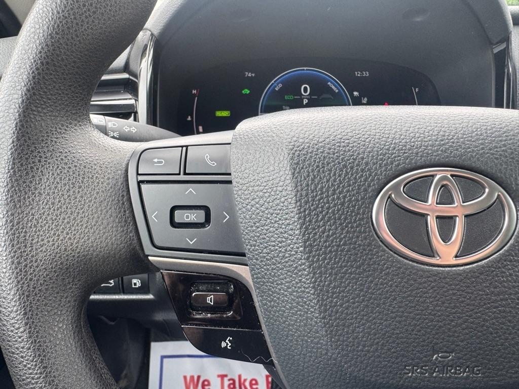 Toyota Camry Hybrid XLE 2025