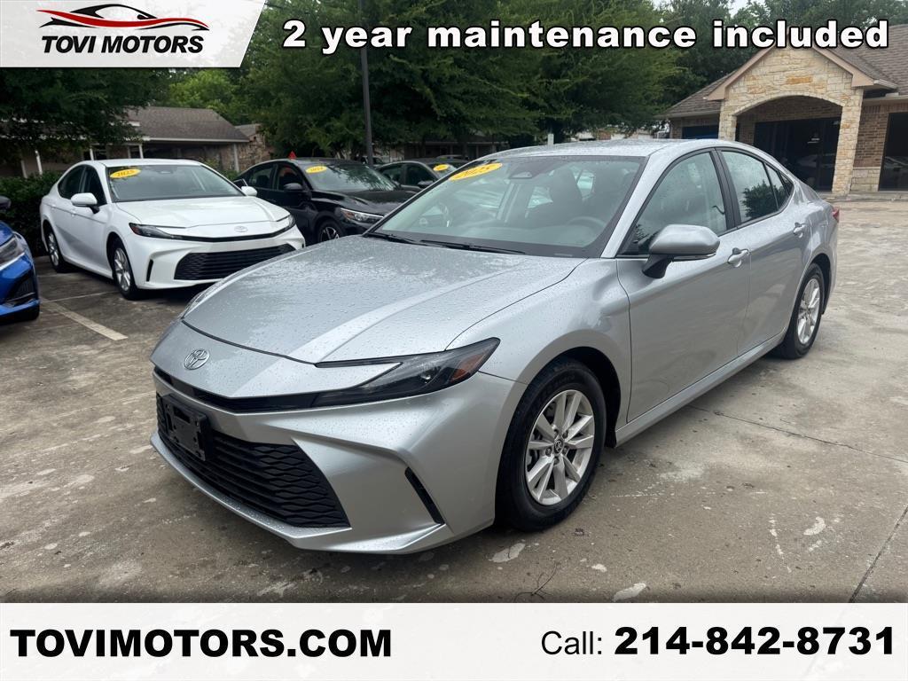 Toyota Camry Hybrid XLE 2025