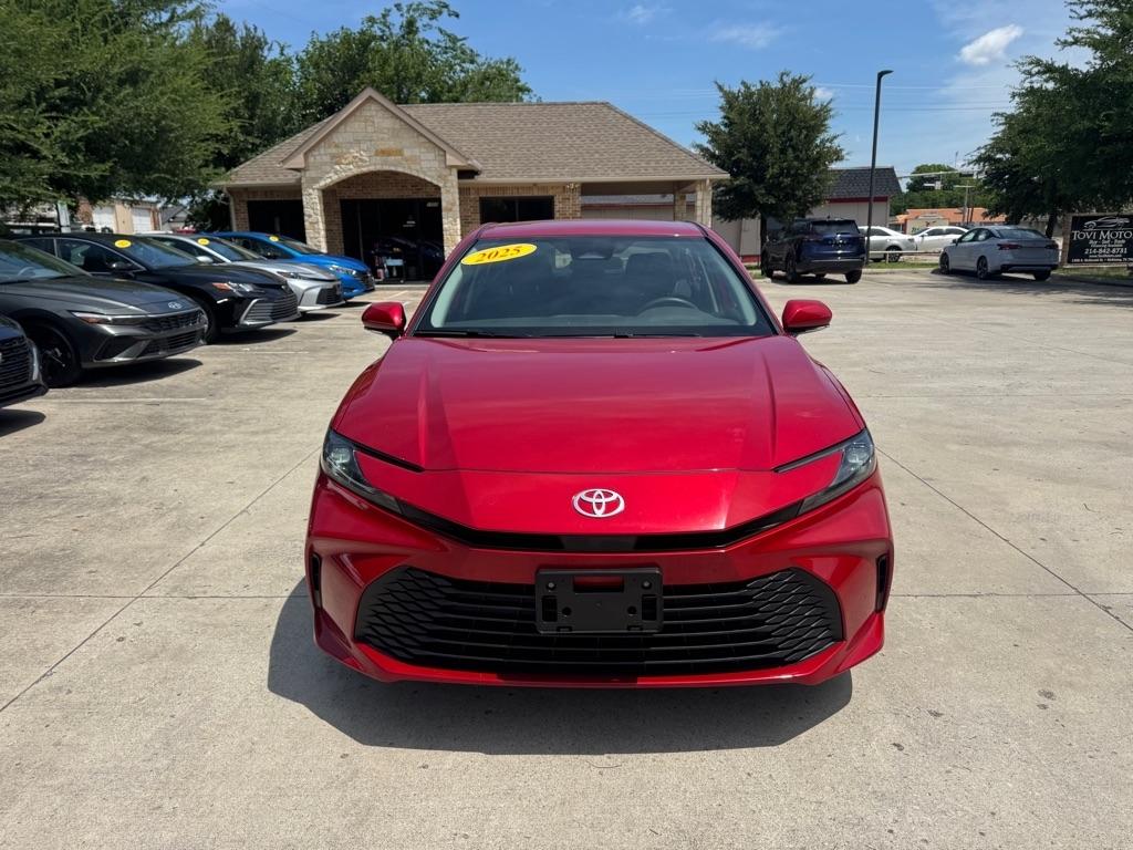 Toyota Camry Hybrid XLE 2025