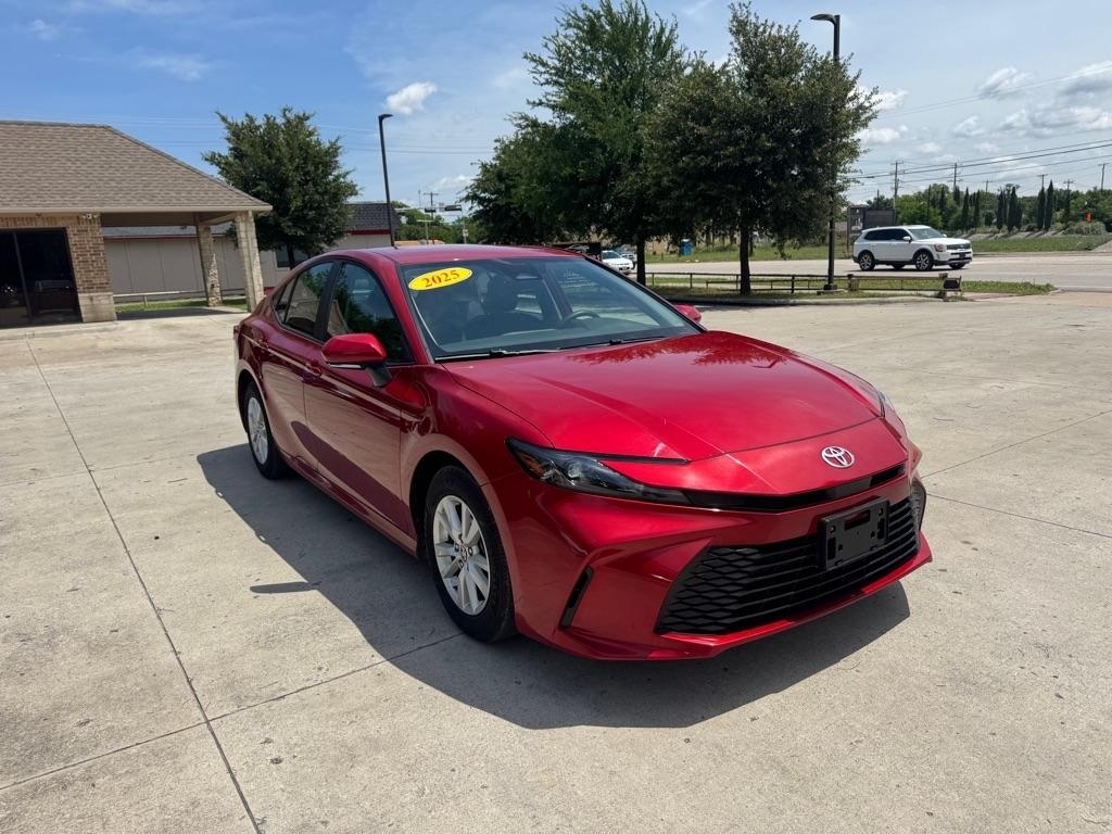 Toyota Camry Hybrid XLE 2025
