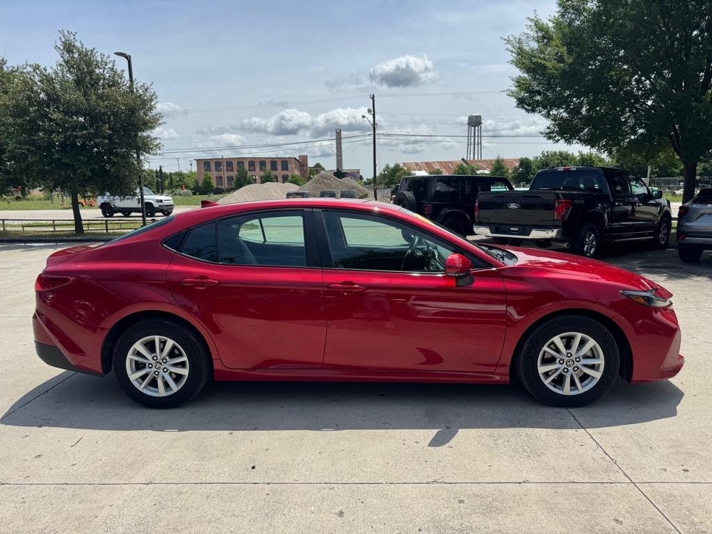 Toyota Camry Hybrid XLE 2025