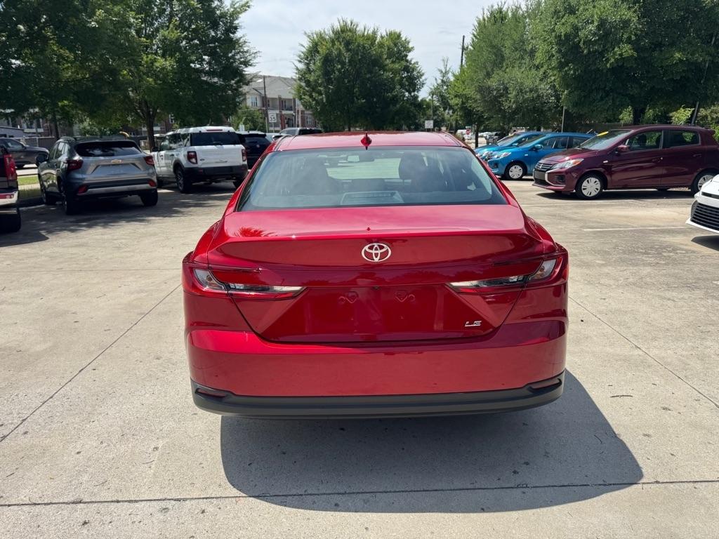 Toyota Camry Hybrid XLE 2025