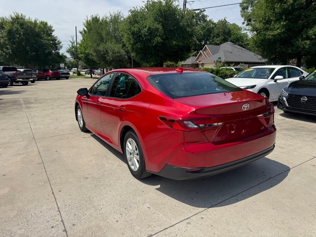 Toyota Camry Hybrid XLE 2025