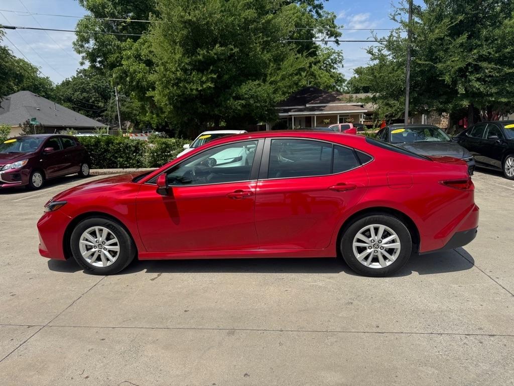 Toyota Camry Hybrid XLE 2025