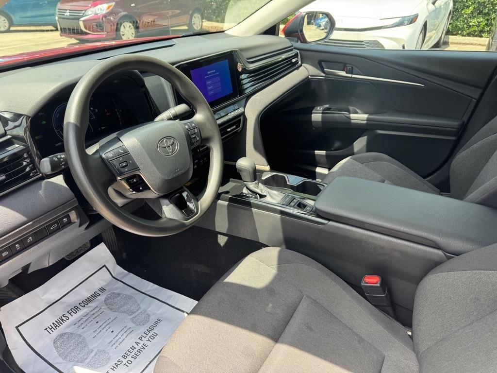 Toyota Camry Hybrid XLE 2025
