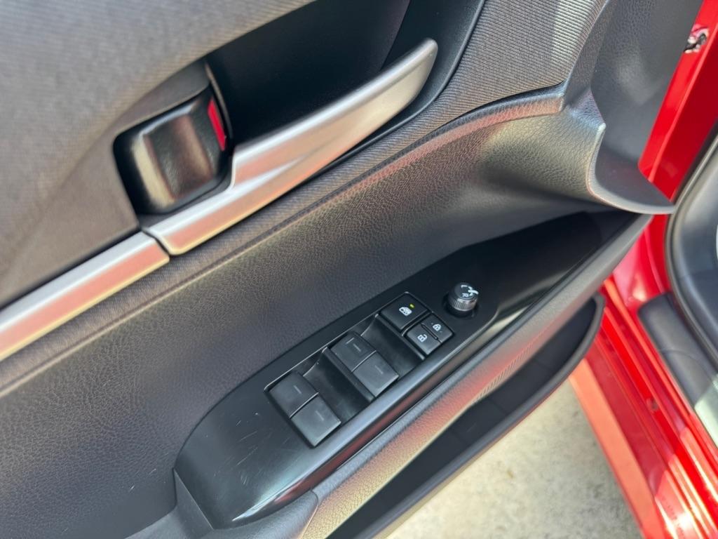 Toyota Camry Hybrid XLE 2025