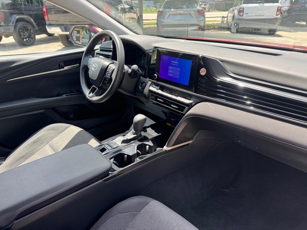 Toyota Camry Hybrid XLE 2025