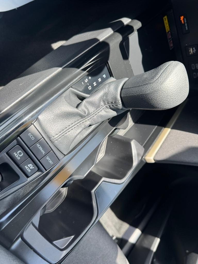 Toyota Camry Hybrid XLE 2025