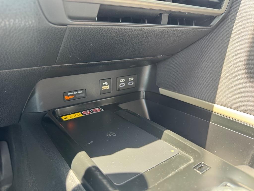 Toyota Camry Hybrid XLE 2025