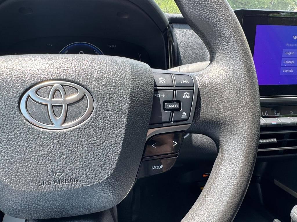 Toyota Camry Hybrid XLE 2025