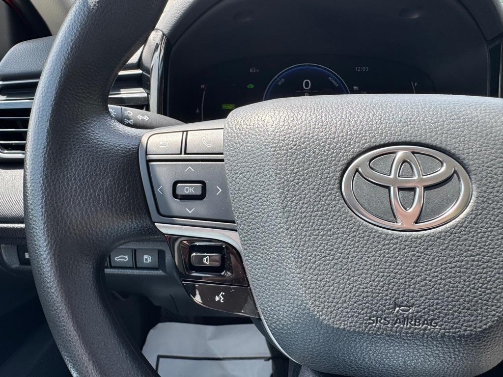 Toyota Camry Hybrid XLE 2025
