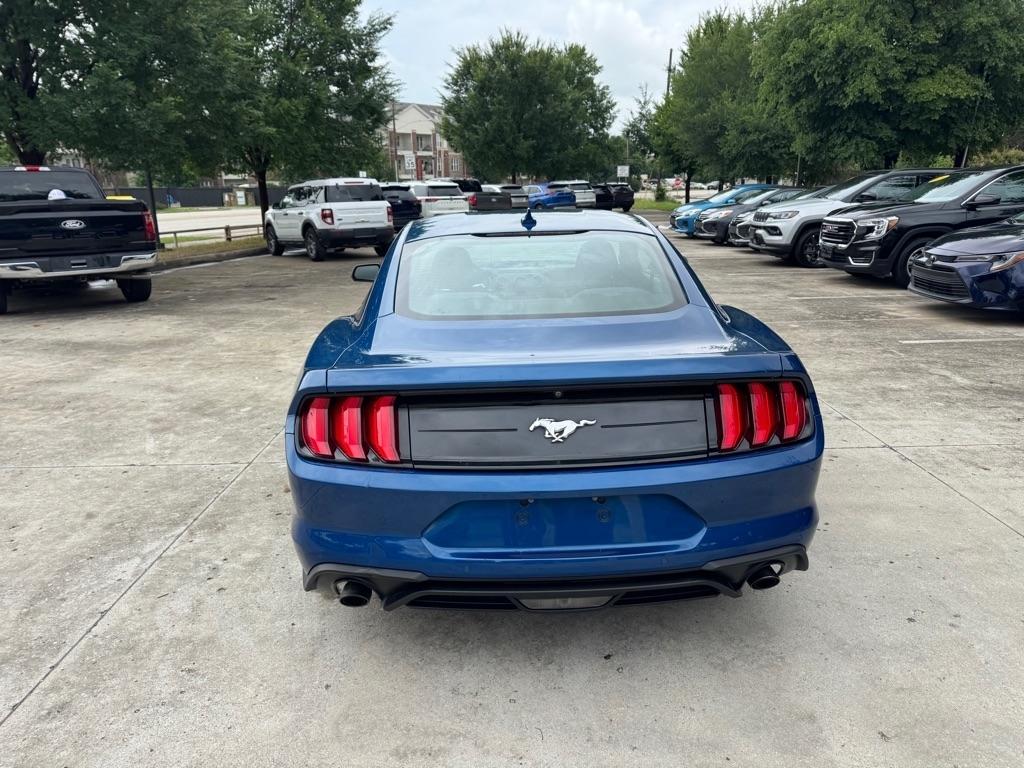 Ford Mustang EcoBoost Coupe 2022