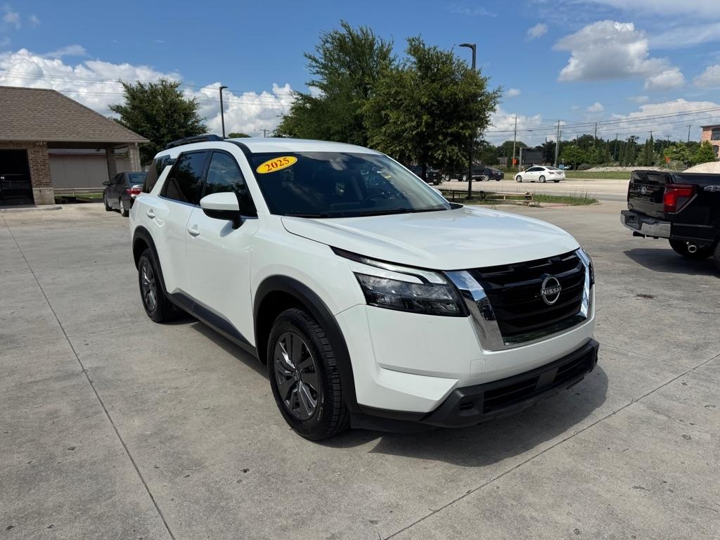 Nissan Pathfinder SV 2025