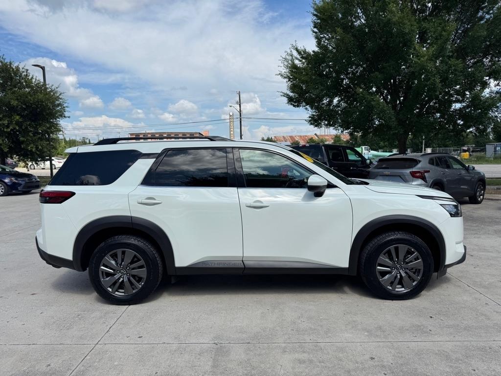 Nissan Pathfinder SV 2025