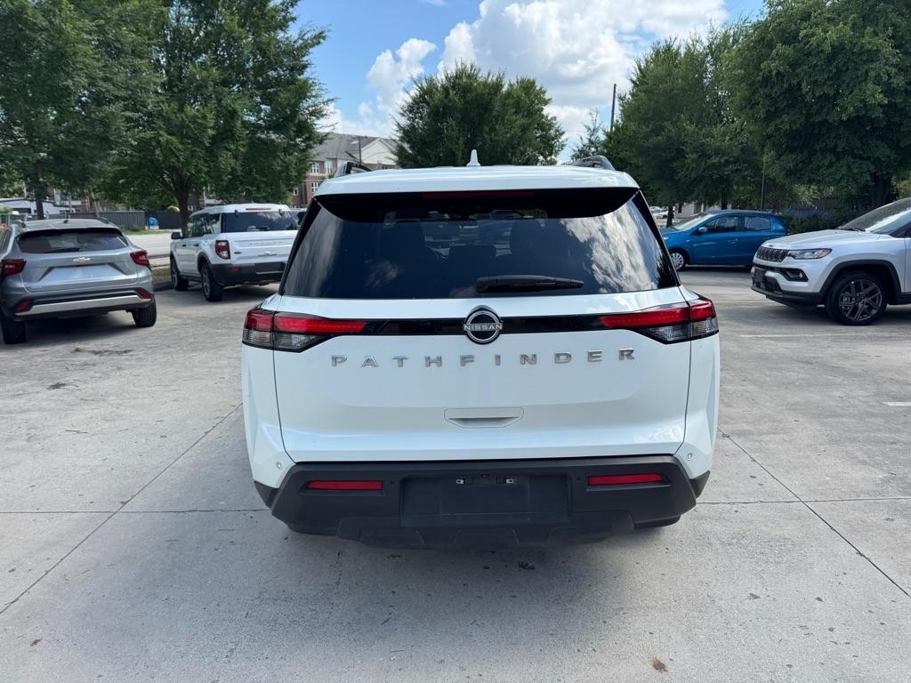 Nissan Pathfinder SV 2025