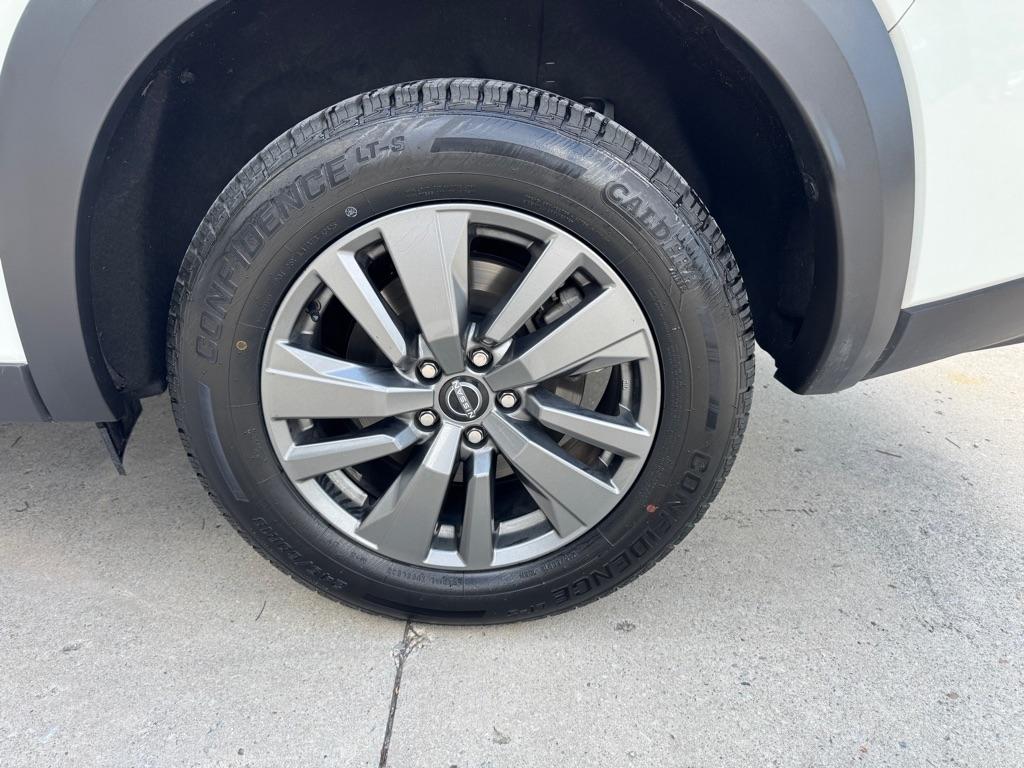 Nissan Pathfinder SV 2025