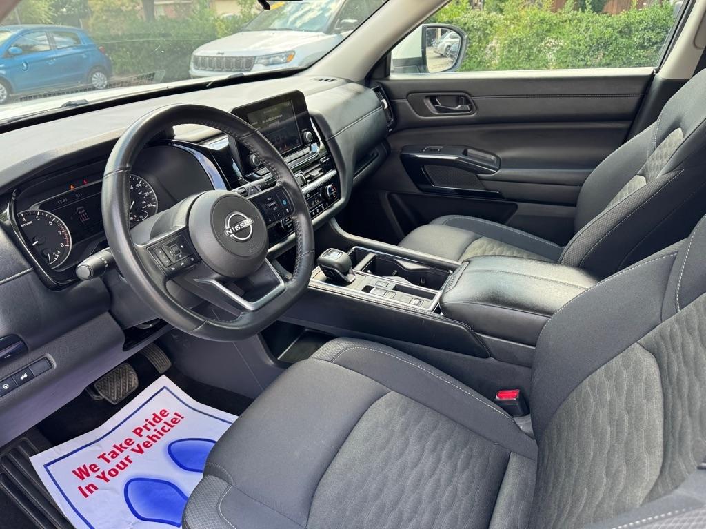 Nissan Pathfinder SV 2025