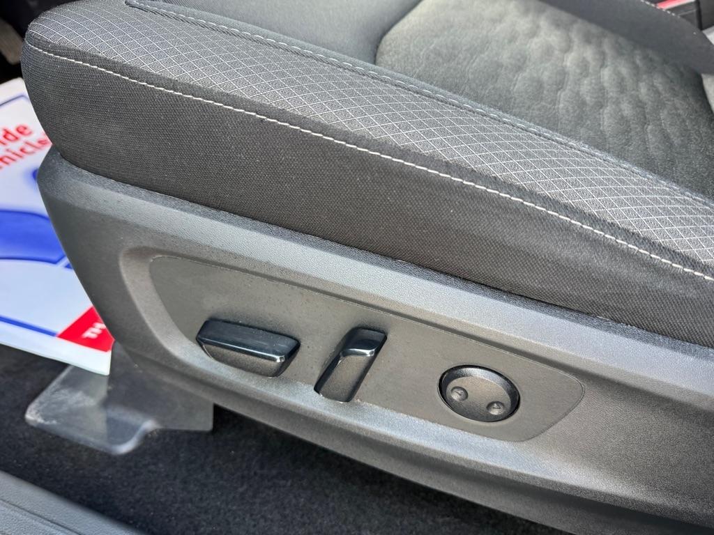Nissan Pathfinder SV 2025